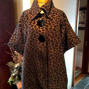 Luigi 3/4 sleeve animal swing coat. Fabulous large button/ snap closure